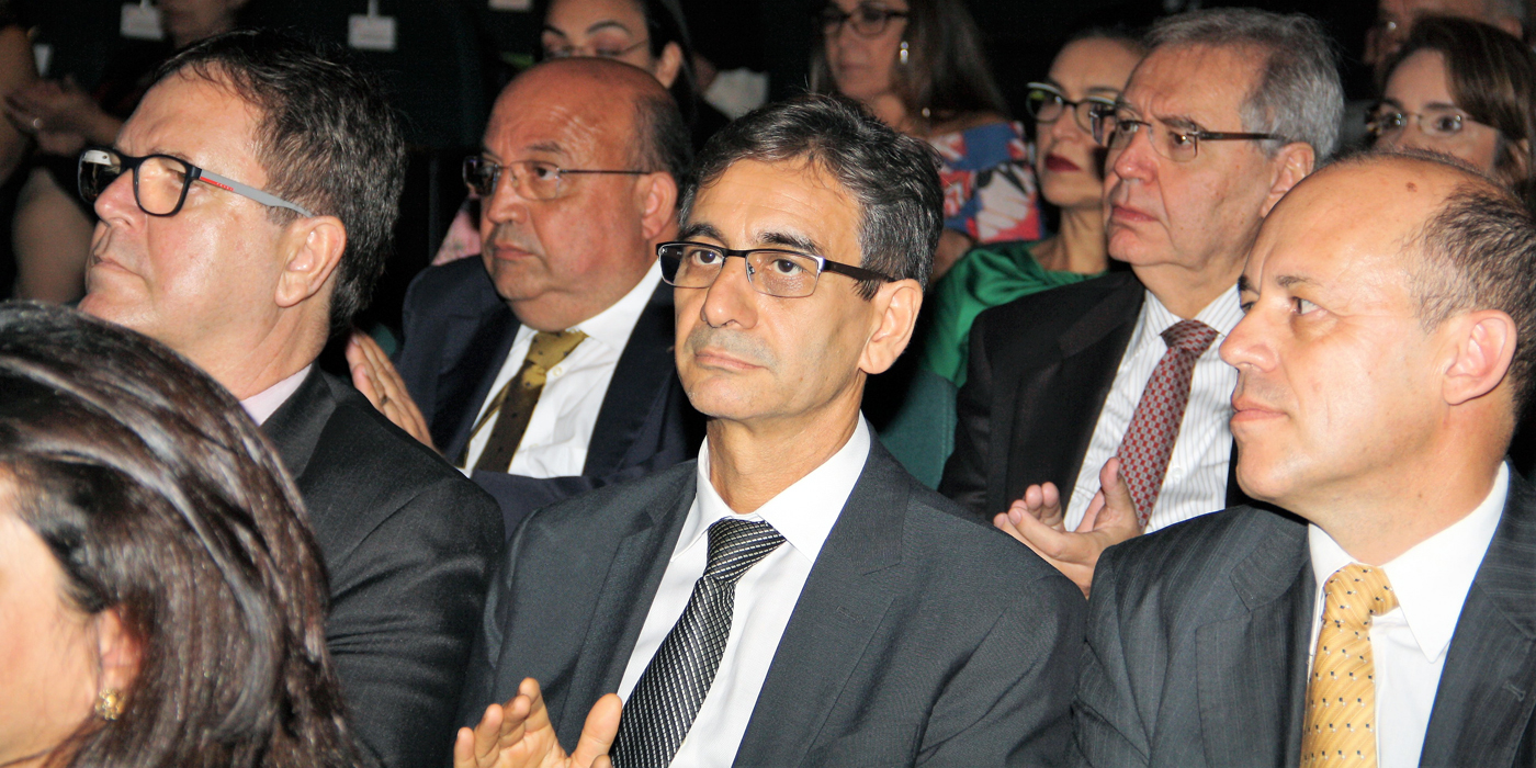 A solenidade aconteceu no Teatro Francisco Nunes (Foto: Su Bernardes)